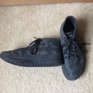 NoBull size 10 canvas mid tops